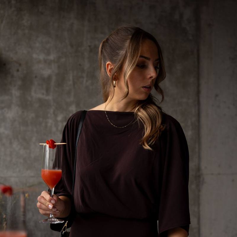 Gast mit Ap&eacute;ro-Drink